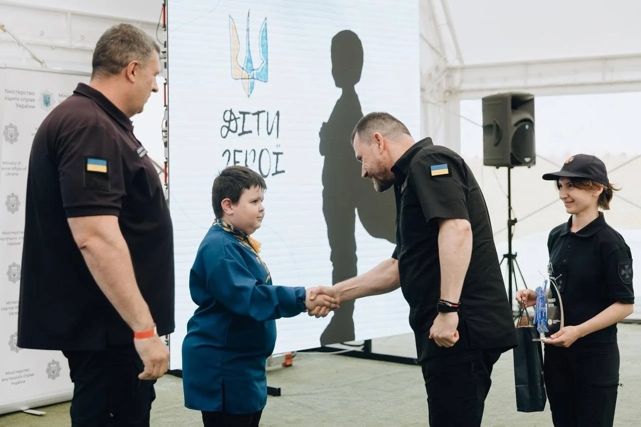 У Харкові восьмирічний хлопчик самотужкою врятував бабусю з вогню
